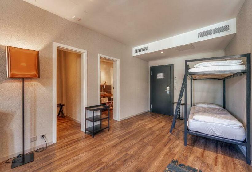 ファミリールーム, The Hey Hotel