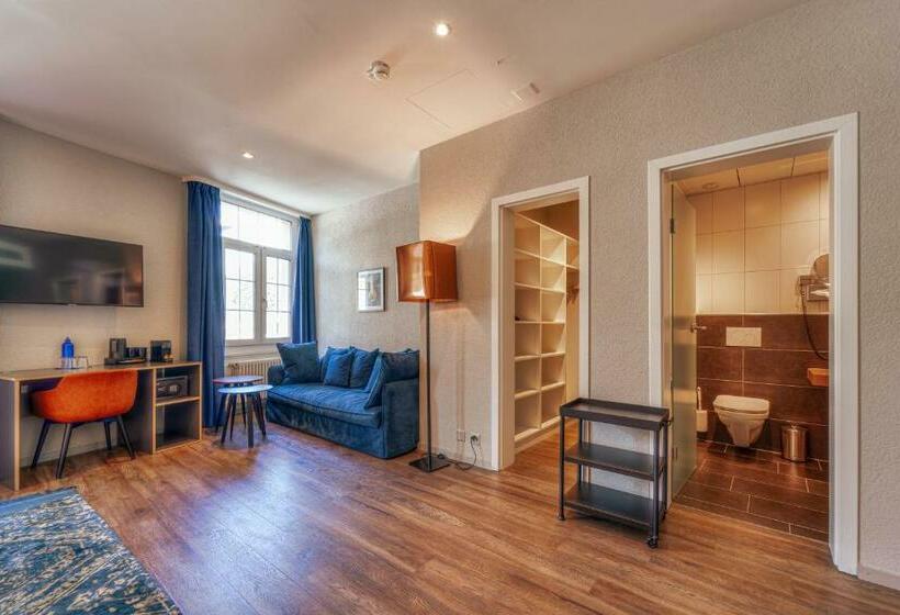 ファミリールーム, The Hey Hotel