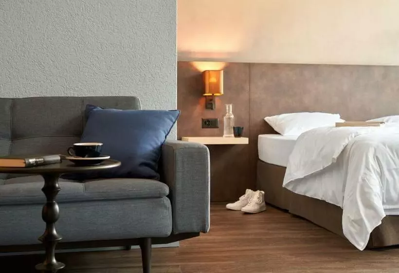 اتاق استاندارد سه نفره, The Hey Hotel