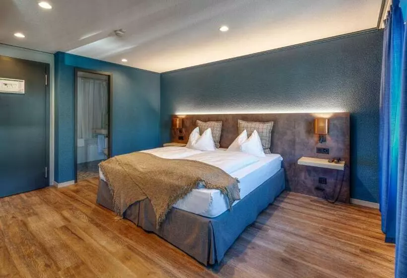 اتاق استاندارد سه نفره, The Hey Hotel