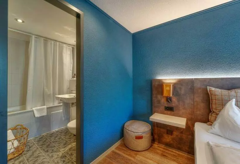 اتاق استاندارد سه نفره, The Hey Hotel