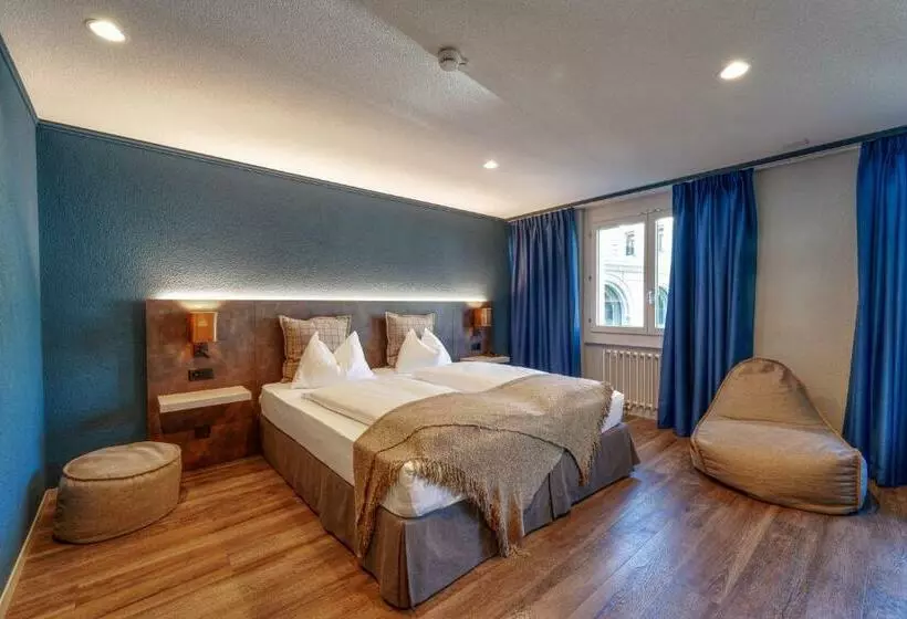 اتاق استاندارد سه نفره, The Hey Hotel