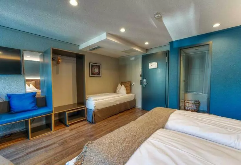 اتاق استاندارد سه نفره, The Hey Hotel