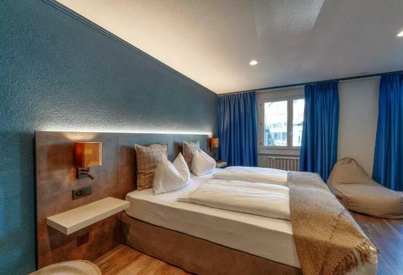 اتاق استاندارد سه نفره, The Hey Hotel