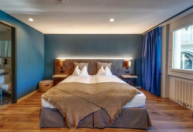 اتاق استاندارد سه نفره, The Hey Hotel