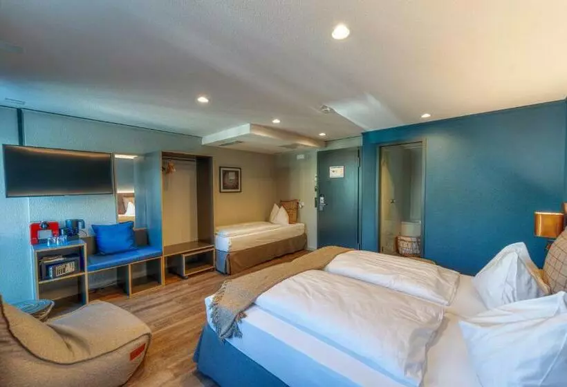 اتاق استاندارد سه نفره, The Hey Hotel