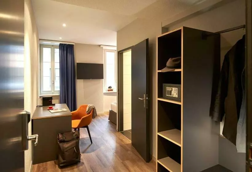 اتاق استاندارد یک نفره, The Hey Hotel