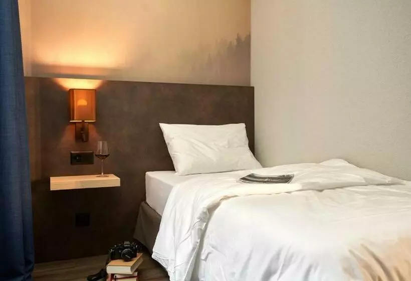 اتاق استاندارد یک نفره, The Hey Hotel