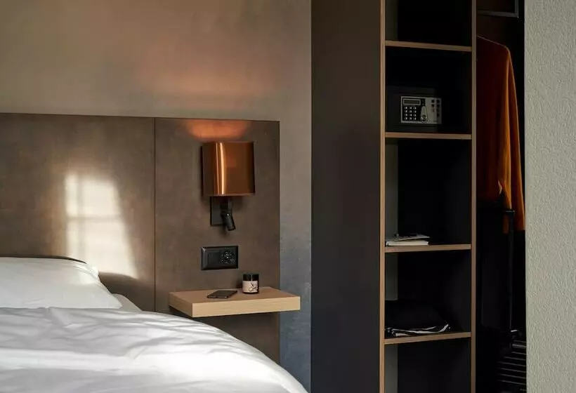 اتاق استاندارد یک نفره, The Hey Hotel