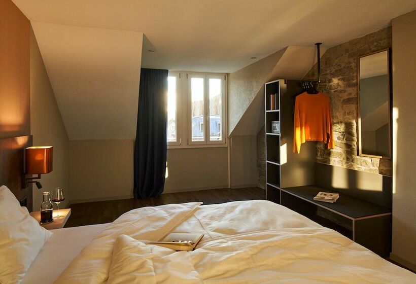 Семейный Номер, The Hey Hotel