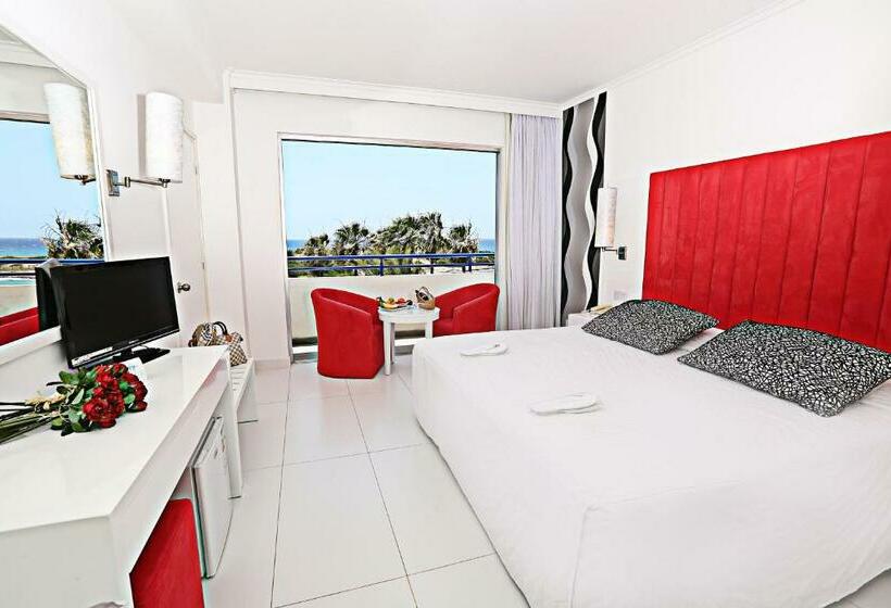 اتاق اساندارد با چشم‌انداز جانبی به دریا, Dome Beach Marina Hotel & Resort