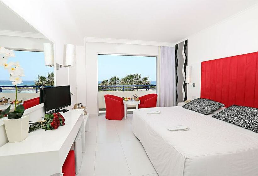 اتاق اساندارد با چشم‌انداز جانبی به دریا, Dome Beach Marina Hotel & Resort