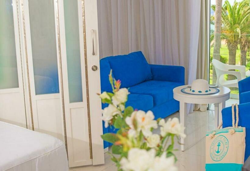 Семейный Номер Вид на Бассейн, Dome Beach Marina Hotel & Resort