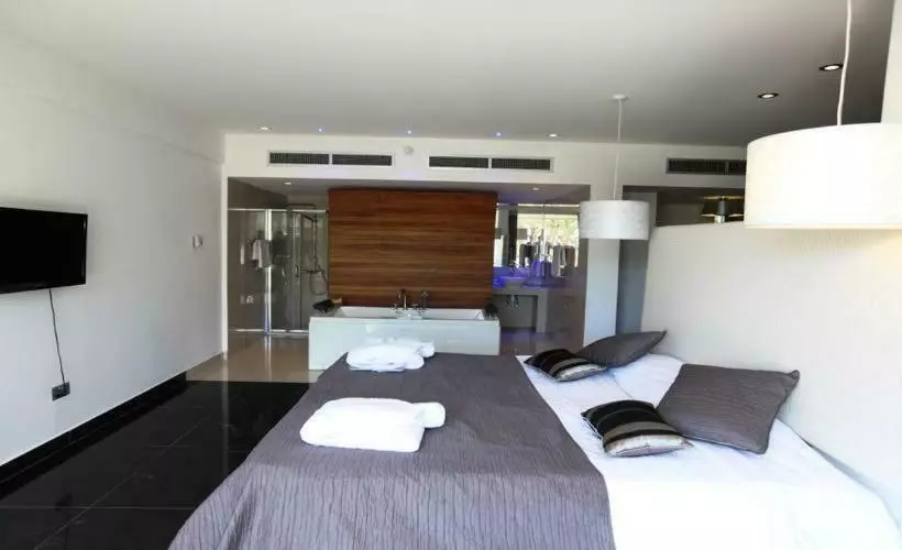 ジュニアスイート, Dome Beach Marina Hotel & Resort