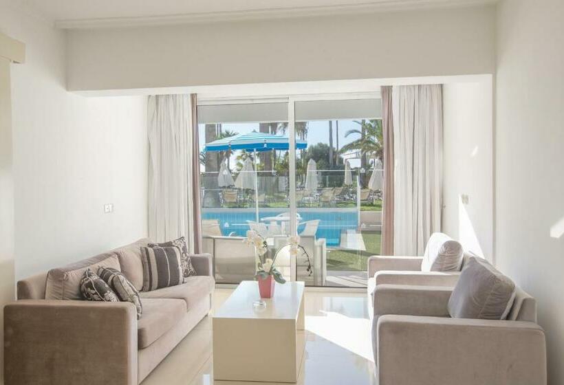 전용 풀장 주니어 스위트, Dome Beach Marina Hotel & Resort