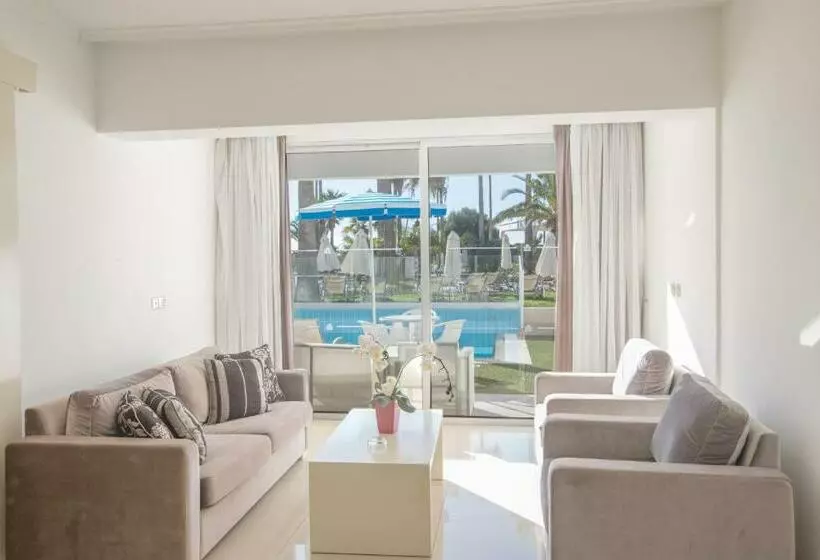 プール付きジュニアスイート, Dome Beach Marina Hotel & Resort