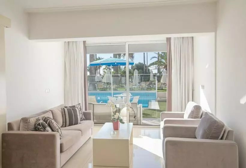 プール付きジュニアスイート, Dome Beach Marina Hotel & Resort
