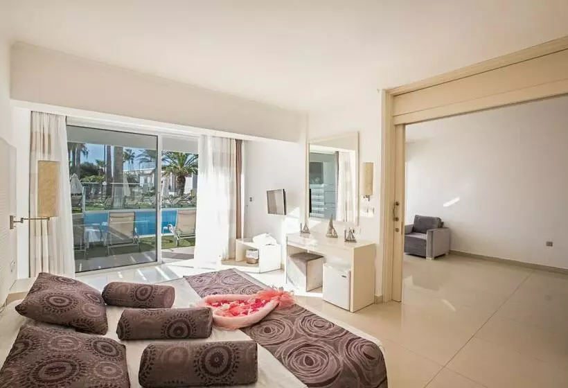 プール付きジュニアスイート, Dome Beach Marina Hotel & Resort
