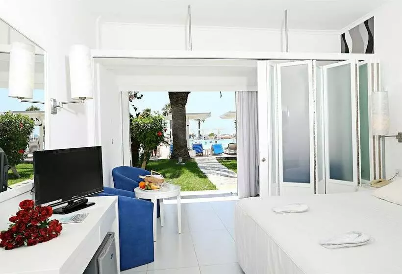 Perhehuone, Dome Beach Marina Hotel & Resort