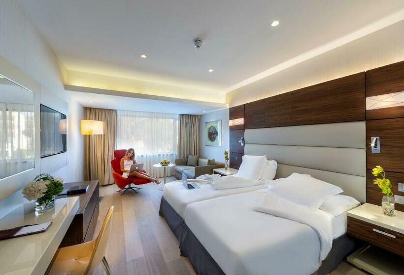 带观景的高级间, Amathus Beach Hotel Limassol