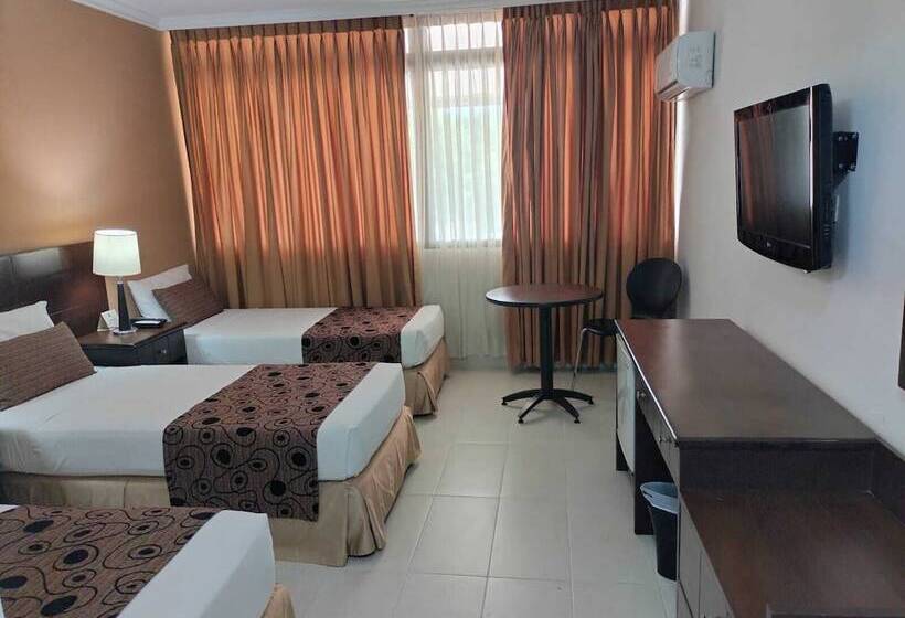 Номер Стандарт Трехместный, Arizona Suites Cucuta