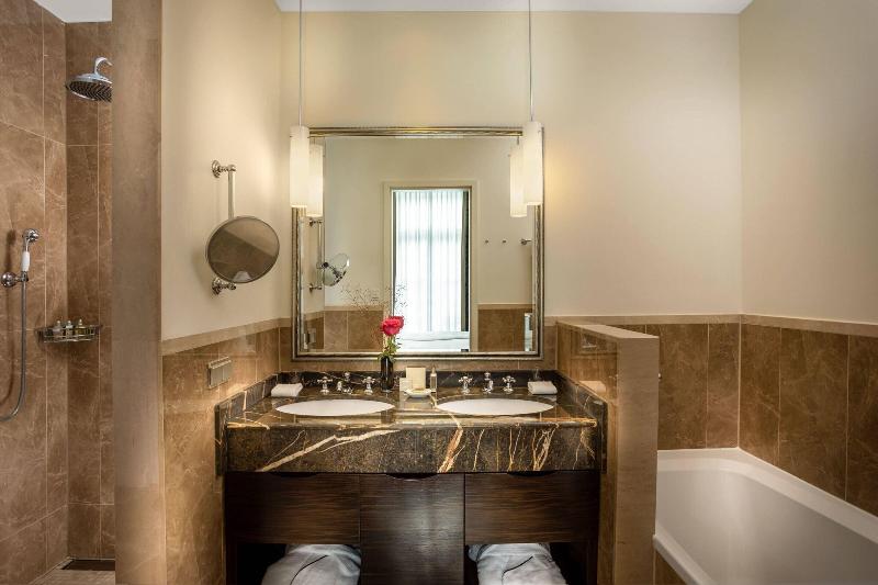 اتاق لوکس با تخت بزرگ, Atlantic Hamburg, Autograph Collection