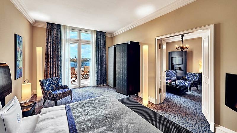 سوییت جونیور, Atlantic Hamburg, Autograph Collection