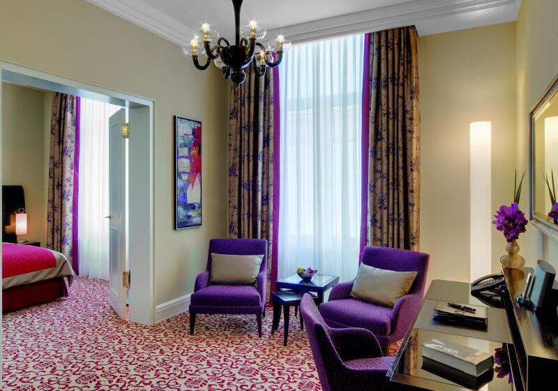 سوییت جونیور, Atlantic Hamburg, Autograph Collection