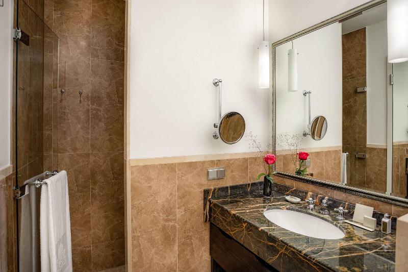 اتاق سوپریور با تخت بزرگ, Atlantic Hamburg, Autograph Collection