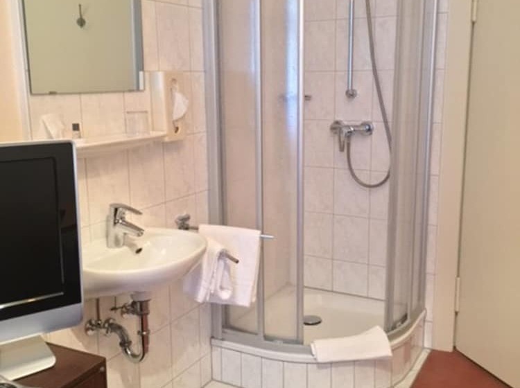 اتاق استاندارد یک نفره, Benn