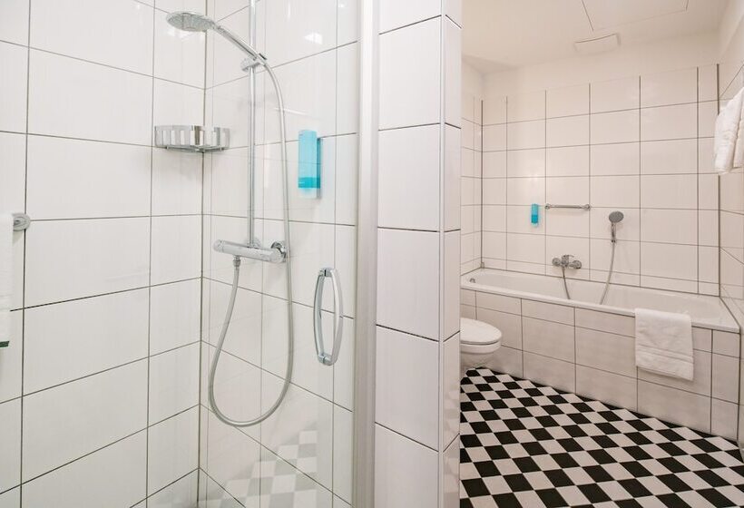 سوییت جونیور, Brandies An Der Messe