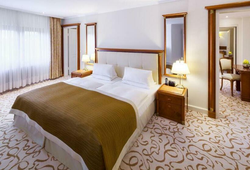 Suite, Bristol Berlin