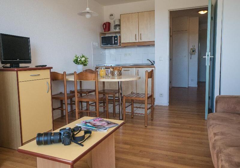 اتاق اکونومی, Bristol Berlin