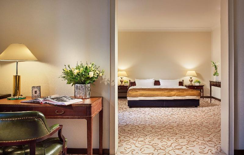 اتاق خانوادگی, Bristol Berlin