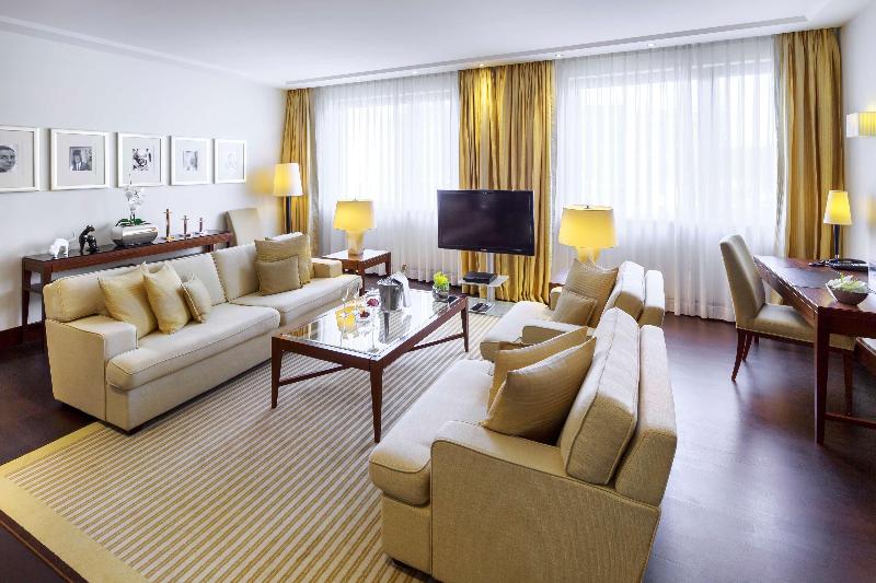 Suite, Bristol Berlin