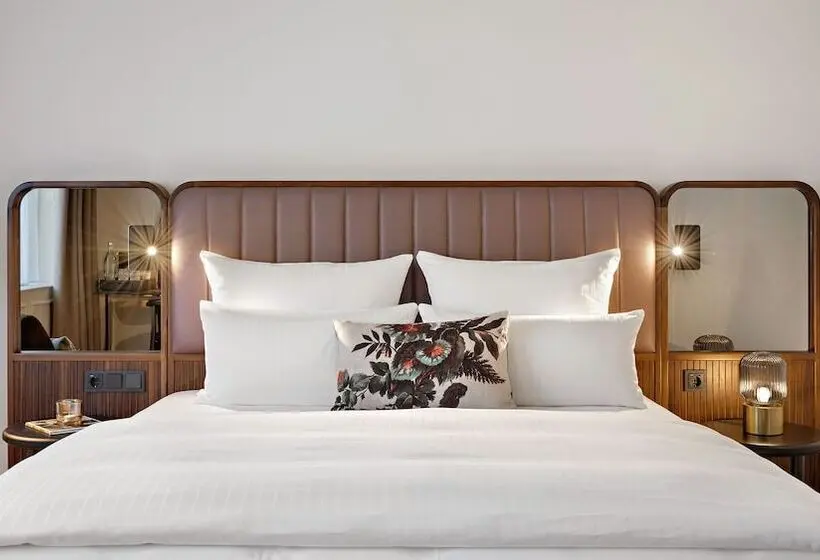 Standardzimmer Kingsize Bett, Bristol Berlin