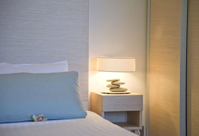 غرفة قياسية ثلاثية, Capo Bay