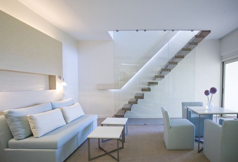 جناح دوبلكس, Capo Bay