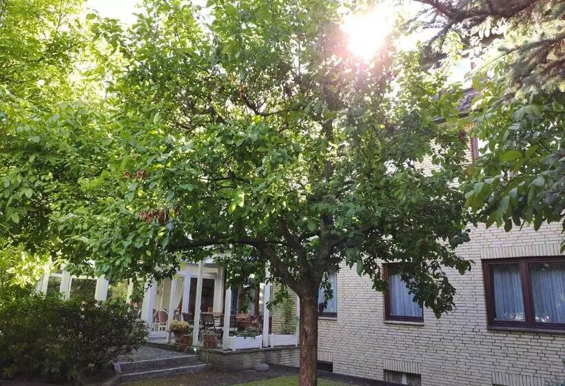 Standard Yhden Hengen Huone, Condi