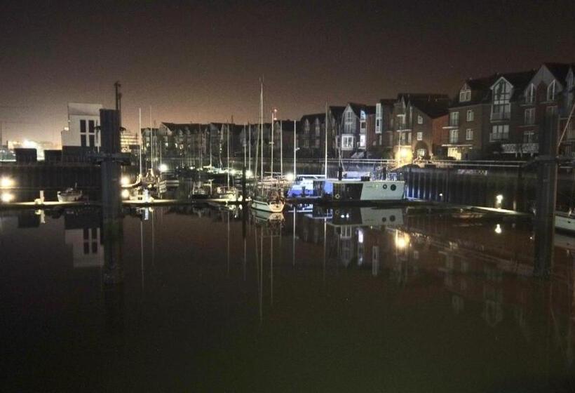 اتاق استاندارد سه نفره, Hohenzollernhof