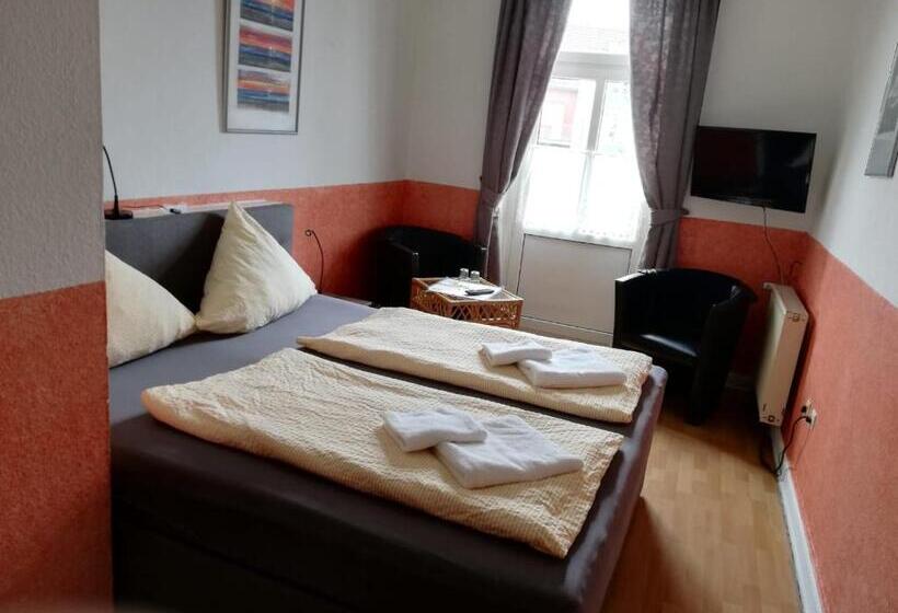 اتاق استاندارد چهار تخته, Hohenzollernhof