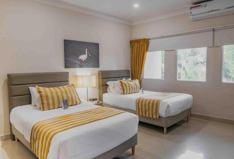 Номер Стандарт Трехместный, Neiva Plaza