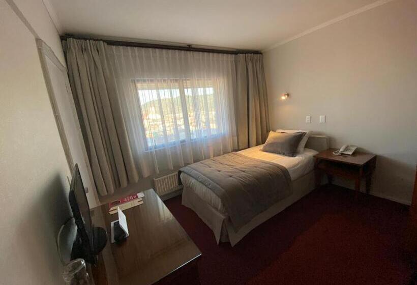 اتاق استاندارد یک نفره, Nicolás Temuco