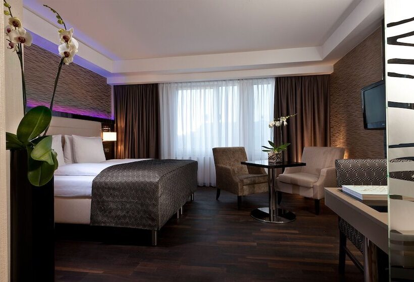 اتاق کلاب, Palace Berlin