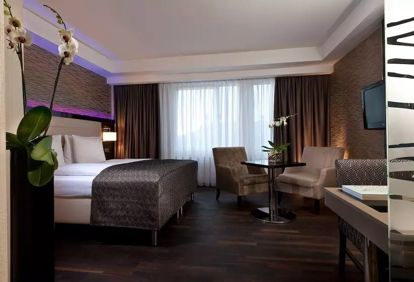 Club Zimmer, Palace Berlin