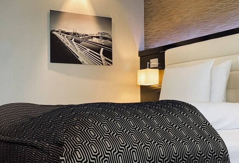 اتاق کلاب, Palace Berlin