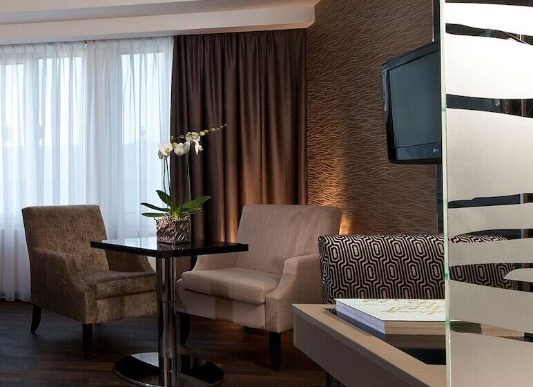 Club Zimmer, Palace Berlin