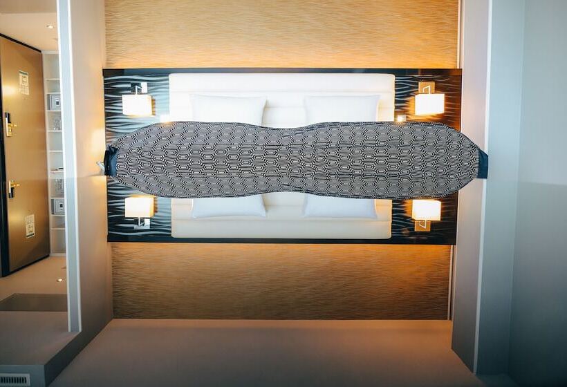 سوئیت کلاب, Palace Berlin