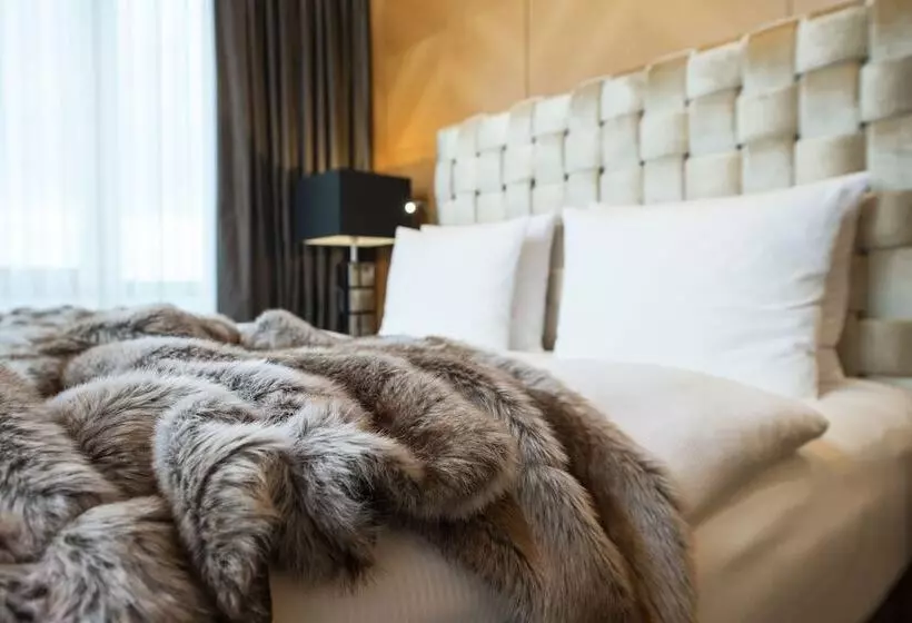 Club Junior Suite, Palace Berlin