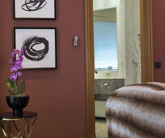 سوئیت سینیور, Palace Berlin